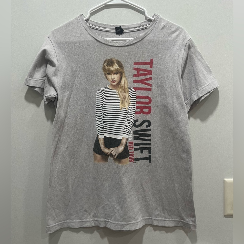 Gray Red Tour Taylor Swift T-Shirt